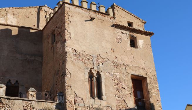 La façana del Castell-Palau d'Albalat dels Tarongers. La façana del Castell-Palau d'Albalat dels Tarongers.