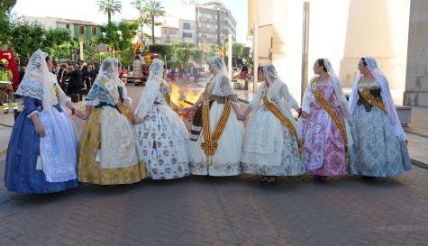 Hoguera tradicional para finalizar la ofrenda 