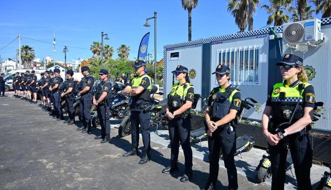 Algunos de los agentes que vigilarán las playas este año. Algunos de los agentes que vigilarán las playas este año.