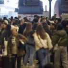 Pasajeros en la Estació del Nord de València.