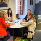 Representantes de Family Up durante su reunión con la Delegada del Gobierno en la Comunitat Valenciana, Pilar Bernabé, en la que trasladaron el plan de choque contra la crisis de natalidad y el acceso a la vivienda. / EPDA