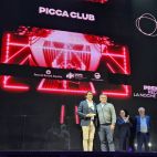 Representantes de Picca Club recogen el premio ‘Recicla la Noche’, un reconocimiento nacional a su proyecto de mediación para reducir el ruido y mejorar la convivencia en Russafa. / EPDA