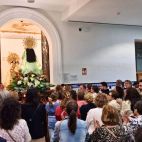 Imagen de una edición anterior del encuentro entre las dos Vírgenes de los Desamparados en la sede de la Asociación Valenciana de Caridad en el Paseo de la Pechina de Valencia. / EPDA Imagen de una edición anterior del encuentro entre las dos Vírgenes de los Desamparados en la sede de la Asociación Valenciana de Caridad en el Paseo de la Pechina de Valencia. / EPDA