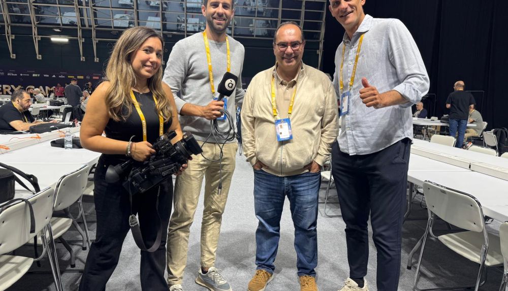El equipo deportivo de À Punt, con Inma Cerro, Samu Borja, Luis Urrutia y Nacho Rodilla, desplazado a Atenas para cubrir la semifinal de la Euroliga del Valencia Basket. / EPDA El equipo deportivo de À Punt, con Inma Cerro, Samu Borja, Luis Urrutia y Nacho Rodilla, desplazado a Atenas para cubrir la semifinal de la Euroliga del Valencia Basket. / EPDA
