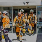 Varios efectivos de bomberos salen del Hospital de Torrevieja. Varios efectivos de bomberos salen del Hospital de Torrevieja.