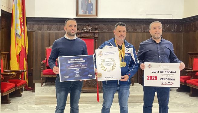 Reconocimiento reciente al piloto Plácido Berzosa en el ayuntamiento de Sagunt.
