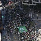 Docents, famílies i estudiants abarrotaren este dissabte els carrers de València en una nova manifestació multitudinària per l'educació.