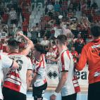 La plantilla del Fertiberia celebra el ascenso a la Asobal. Foto cedida por el Fertiberia. La plantilla del Fertiberia celebra el ascenso a la Asobal. Foto cedida por el Fertiberia.