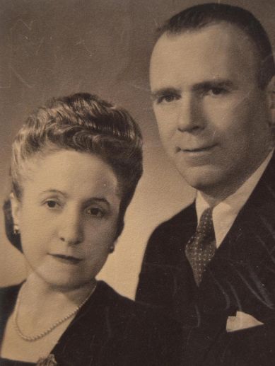 Retrat de Lola García i Joaquín Olaso, protagonistes de la novel·la. Retrat de Lola García i Joaquín Olaso, protagonistes de la novel·la.