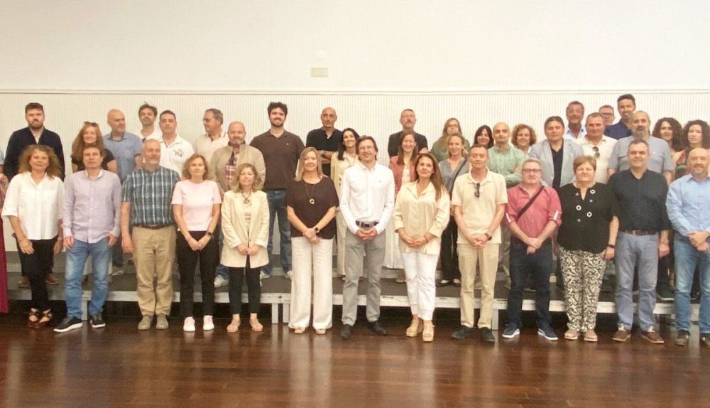 Representantes de los ayuntamientos participantes en la primera jornada sobre Inteligencia Artificial organizada por la Diputació de València en la Sala Cívica del Antic Mercat de Torrent. / Diputació de València Representantes de los ayuntamientos participantes en la primera jornada sobre Inteligencia Artificial organizada por la Diputació de València en la Sala Cívica del Antic Mercat de Torrent. / Diputació de València