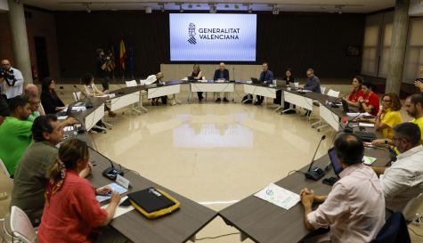 Vista general de la reunión entre la Conselleria de Educación y los sindicatos de docentes para negociar una propuesta conjunta y lograr un acuerdo que ponga fin a la huelga indefinida del profesorado en la Comunitat Valenciana, que este lunes empezaba su tercera semana. / EFE-Ana Escobar Vista general de la reunión entre la Conselleria de Educación y los sindicatos de docentes para negociar una propuesta conjunta y lograr un acuerdo que ponga fin a la huelga indefinida del profesorado en la Comunitat Valenciana, que este lunes empezaba su tercera semana. / EFE-Ana Escobar