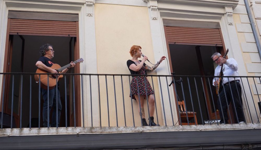 Música als balcons. Música als balcons.