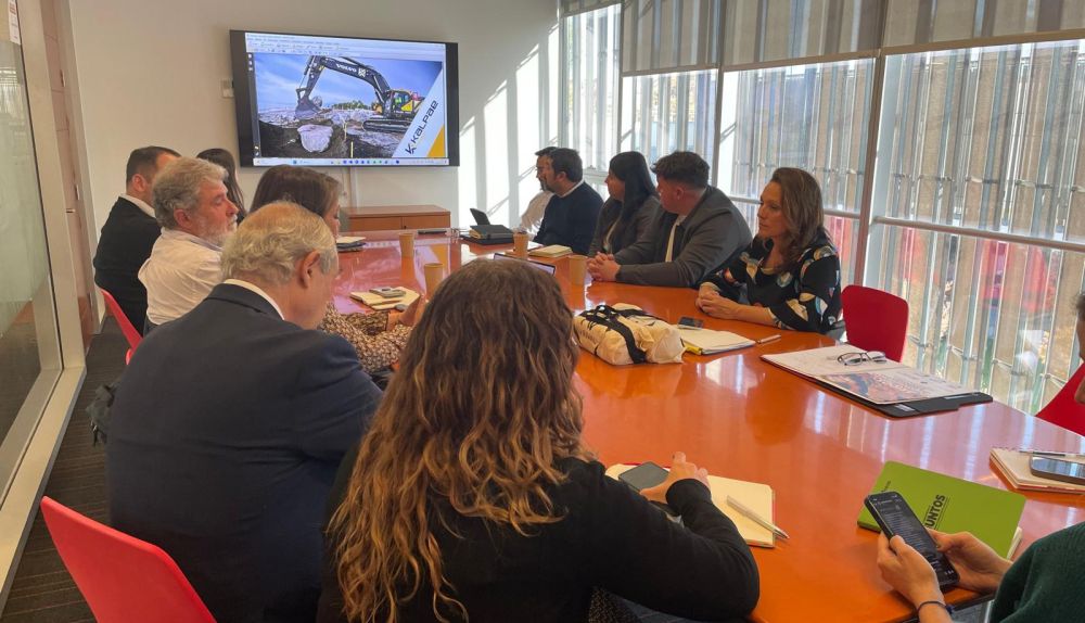 Representantes de ARIVAL y empresas asociadas durante una reunión de trabajo con responsables educativos chilenos en el marco de la misión de captación de talento. / EPDA Representantes de ARIVAL y empresas asociadas durante una reunión de trabajo con responsables educativos chilenos en el marco de la misión de captación de talento. / EPDA