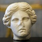 La "Venus de Alicante", el busto romano de entre los siglos I y II hallado en un yacimiento de Alicante. / EFE-Morell La "Venus de Alicante", el busto romano de entre los siglos I y II hallado en un yacimiento de Alicante. / EFE-Morell