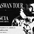 Abhir, en una imagen promocional de estética oscura y urbana con la que presenta su nueva gira “Ultraswan Tour”. Abhir, en una imagen promocional de estética oscura y urbana con la que presenta su nueva gira “Ultraswan Tour”.
