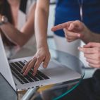 Guardar capturas, datos de la operación y registros del incidente puede ser clave para resolver errores técnicos en plataformas de juego online. / Mimi Thian