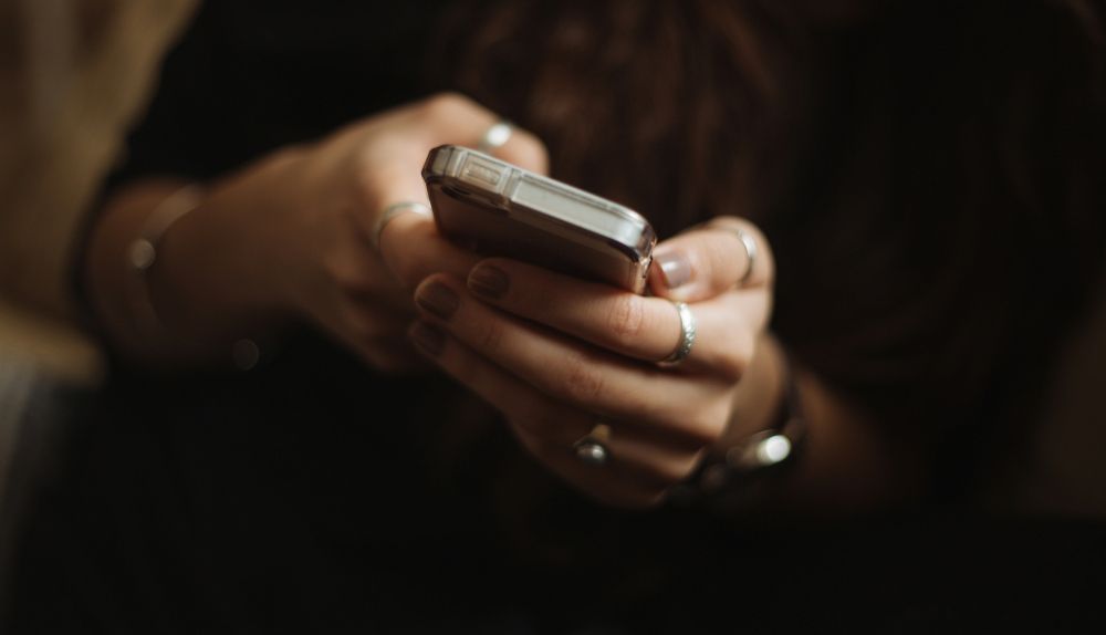 El teléfono móvil se ha convertido en una herramienta clave para realizar operaciones online, contactar con soporte y conservar pruebas ante posibles fallos técnicos. El teléfono móvil se ha convertido en una herramienta clave para realizar operaciones online, contactar con soporte y conservar pruebas ante posibles fallos técnicos.