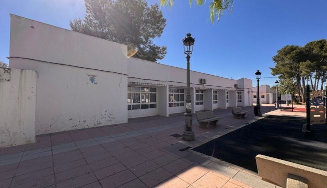 Fachada del Centro de Día de Loriguilla.