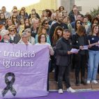 Vista general de la V Concentración por una Semana Santa Inclusiva en Sagunto llevada a cabo este martes ante la Ermita de la Sangre. / EFE-Ana Escobar