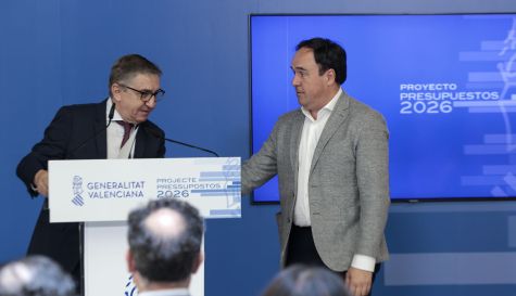 El presidente de la Generalitat, Juanfran Pérez Llorca, junto al conseller de Economía, Hacienda y Administración Pública, José Antonio Rovira (i), durante su comparecencia en el Palau de la Generalitat, tras el pleno del Consell que ha aprobado el proyecto de ley de Presupuestos, que ya ha sido entregado en Les Corts Valencianes para el inicio de su tramitación parlamentaria. / EFE-Biel Aliño
