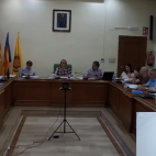 Un momento del pleno celebrado en el Ayuntamiento de Benetússer. Un momento del pleno celebrado en el Ayuntamiento de Benetússer.