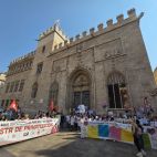 Los trabajadores del Servicio de Ayuda a Domicilio salen a la calle para exigir mejoras laborales. Los trabajadores del Servicio de Ayuda a Domicilio salen a la calle para exigir mejoras laborales.