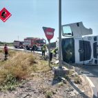 Efectivos del Consorcio Provincial de Bomberos de Alicante intervinieron en el accidente registrado en la CV-91, a la altura de Almoradí. Efectivos del Consorcio Provincial de Bomberos de Alicante intervinieron en el accidente registrado en la CV-91, a la altura de Almoradí.