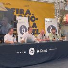 L’equip de ‘Fora de cobertura’, durant una emissió en directe. / À Punt L’equip de ‘Fora de cobertura’, durant una emissió en directe. / À Punt