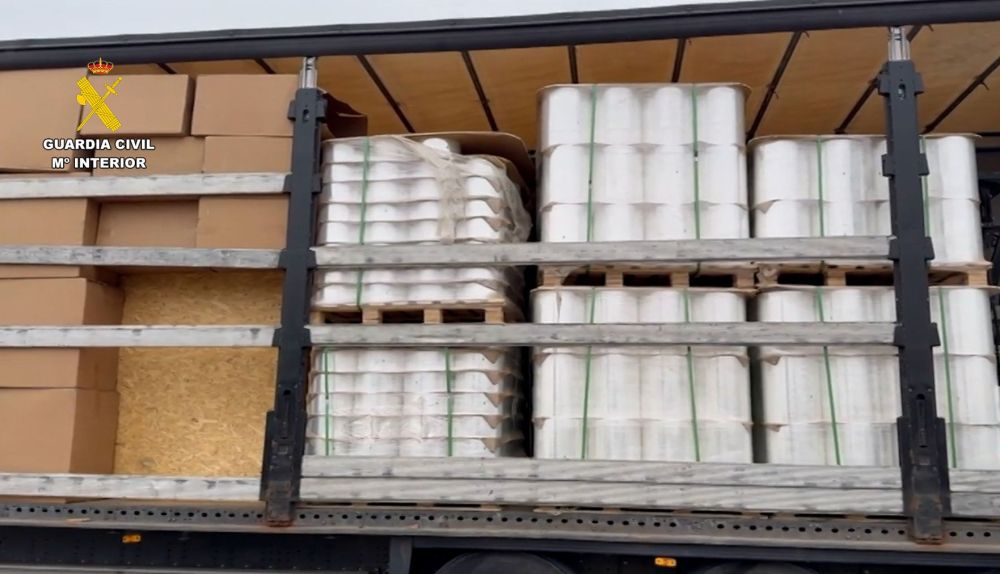 Material intervenido en la operación contra el contrabando de tabaco. / Guardia Civil-EFE