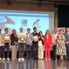 Representantes del IES La Melva de Elda recogen los reconocimientos obtenidos en la novena edición del concurso nacional ‘Emprendemos’, celebrado en Madrid. / Grupo Cooperativo Cajamar
