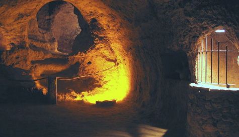 Vista del interior de las cuevas de la Villa de Requena.