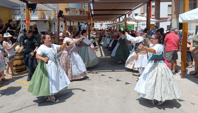 Dansà de la Tomaca a càrrec de la Colla El Portet.