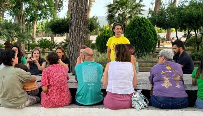 Reunión educativa en la Font de Quart este miércoles en el marco de la huelga.