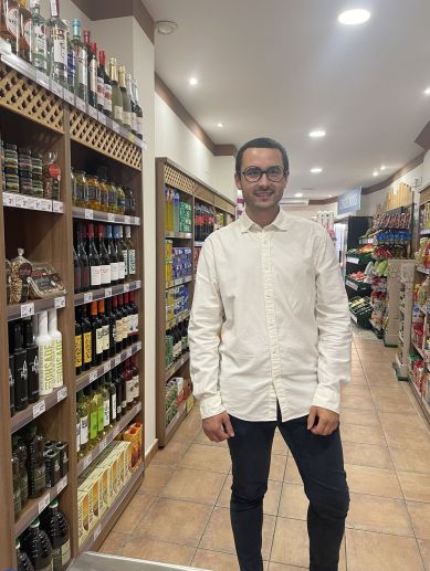 Nicolás, dependiente de la Tiendica de San Agustín