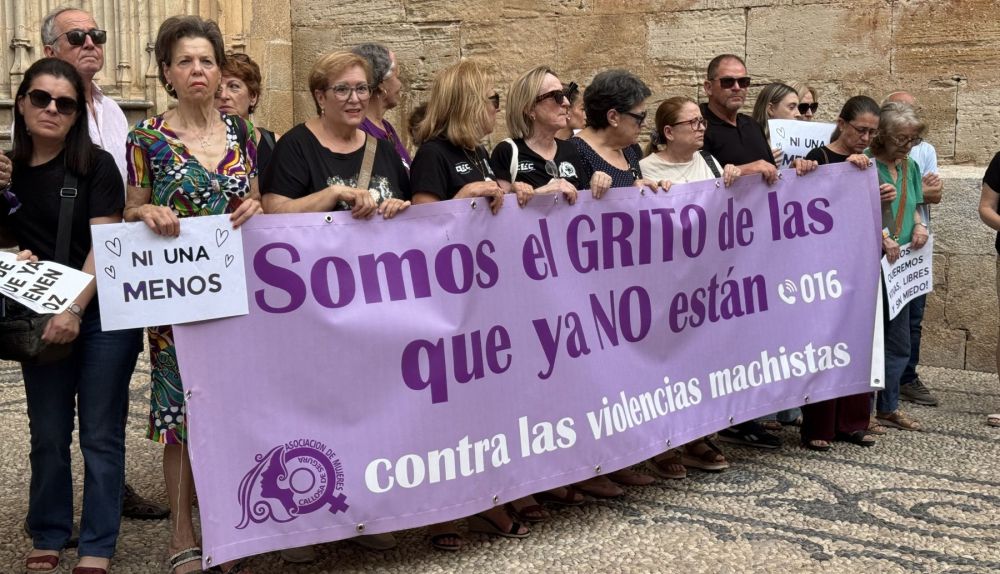 Una imagen del minuto de silencio. / EFE-Jenny Escarabajal.
