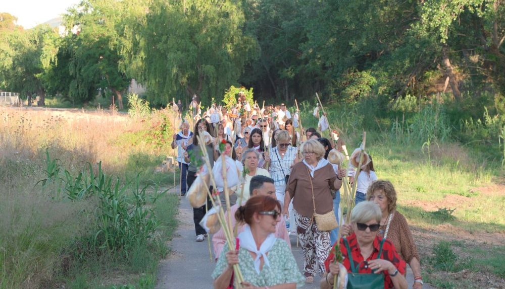 Veïns de Calles durant la romeria de Sant Isidre i Santa Quitèria, una de les celebracions que recull esta setmana Terra de festes en À Punt. / À Punt
