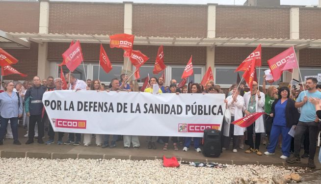 Protesta este jueves frente al servicio de Urgencias del Hospital de Sagunt por la saturación, las largas listas de espera y la falta de personal.