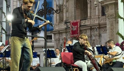 Los hermanos valencianos Pablo y Alejandro Turlo de 21 y 18 años, "Violoncheli Brothers".