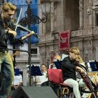 Los hermanos valencianos Pablo y Alejandro Turlo de 21 y 18 años, "Violoncheli Brothers".