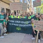 Docents de l'IES La Murta d'Alzira durant una manifestació.