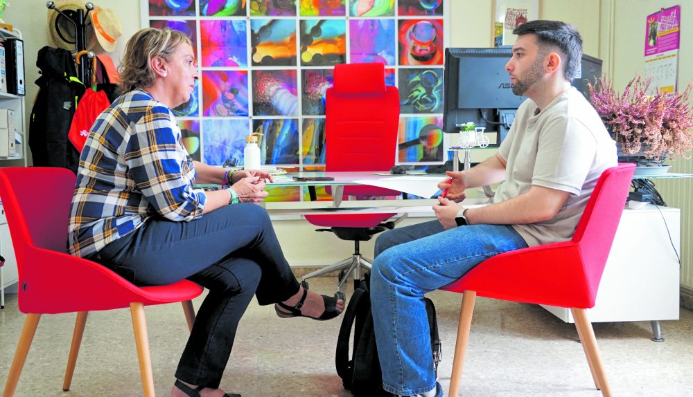 Un momento de la entrevista concedida por Eva Sanz a El Periódico de Aquí. Un momento de la entrevista concedida por Eva Sanz a El Periódico de Aquí.