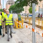 La delegada del Gobierno, Pilar Bernabé, junto al alcalde de la localidad, Toni Saura, en Alaquàs. La delegada del Gobierno, Pilar Bernabé, junto al alcalde de la localidad, Toni Saura, en Alaquàs.