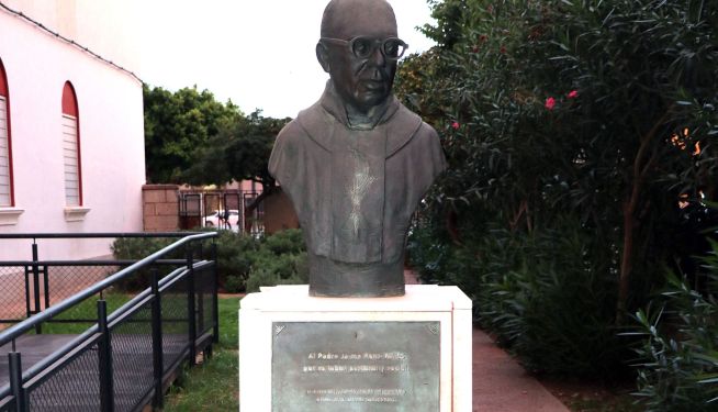 Busto em homenaje al Padre Jaime. Busto em homenaje al Padre Jaime.