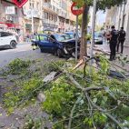 El vehículo impactó contra un árbol en la calle Jorge Juan de Elche.