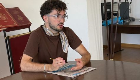 Un instante de la entrevista realizada a Raúl Martínez, alcalde de Zarra.