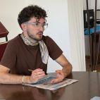 Un instante de la entrevista realizada a Raúl Martínez, alcalde de Zarra.
