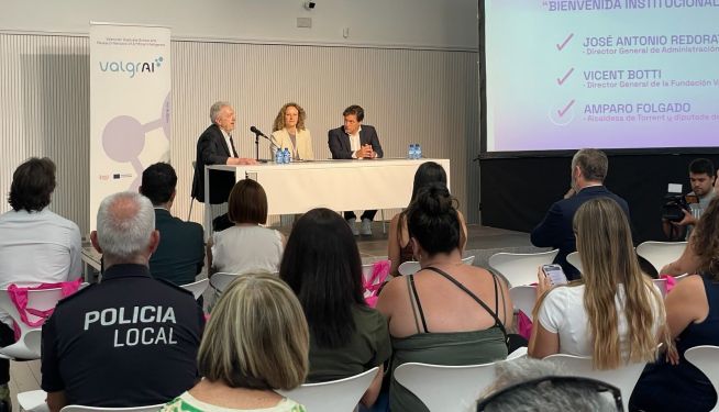 La inauguración de la jornada a cargo de la alcaldesa de Torrent, Amparo Folgado; José Antonio Redorat, director general de Administración Local; y Vicent Botti, director general de la Fundación Valgrai. La inauguración de la jornada a cargo de la alcaldesa de Torrent, Amparo Folgado; José Antonio Redorat, director general de Administración Local; y Vicent Botti, director general de la Fundación Valgrai.