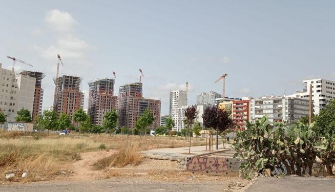 Viviendas en construcción en el barrio de Quatre Carreres hace unos años.