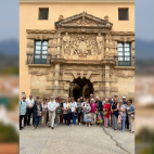 Alumnos y profesores de la Escola Superior d’Estudis Valencians durante la visita a Almansa.