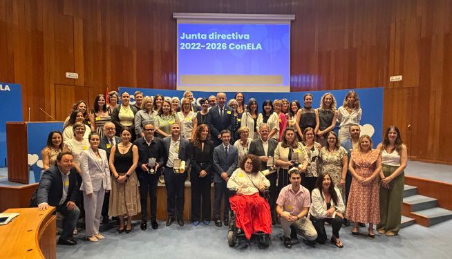 Foto de familia tras el acto. Foto de familia tras el acto.